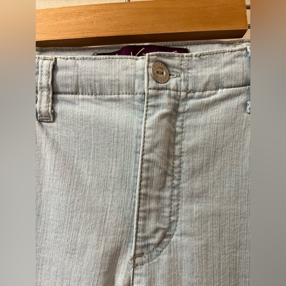 ⚫️ BOGO Gloria Vanderbilt light wash women’s jeans size 6P stretchy waistband - Picture 3 of 6